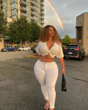 Plus size model Carmela Habibi photo, video, instagram, height and weight